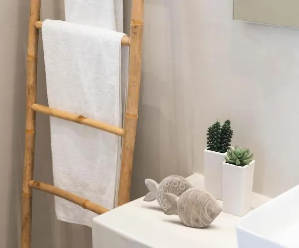 מלון דירות White Orchid 4*